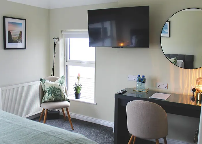 The Blue Horizon בית הארחה