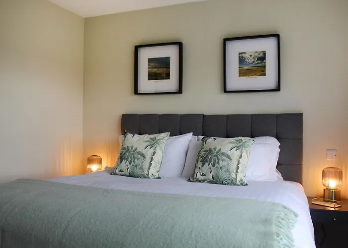 The Blue Horizon 3* Laherne Hill